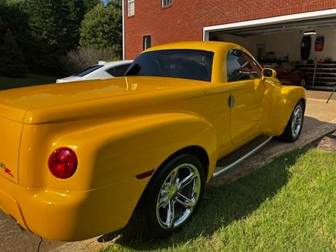 2004 Chevrolet SSR - Image 3 of 12