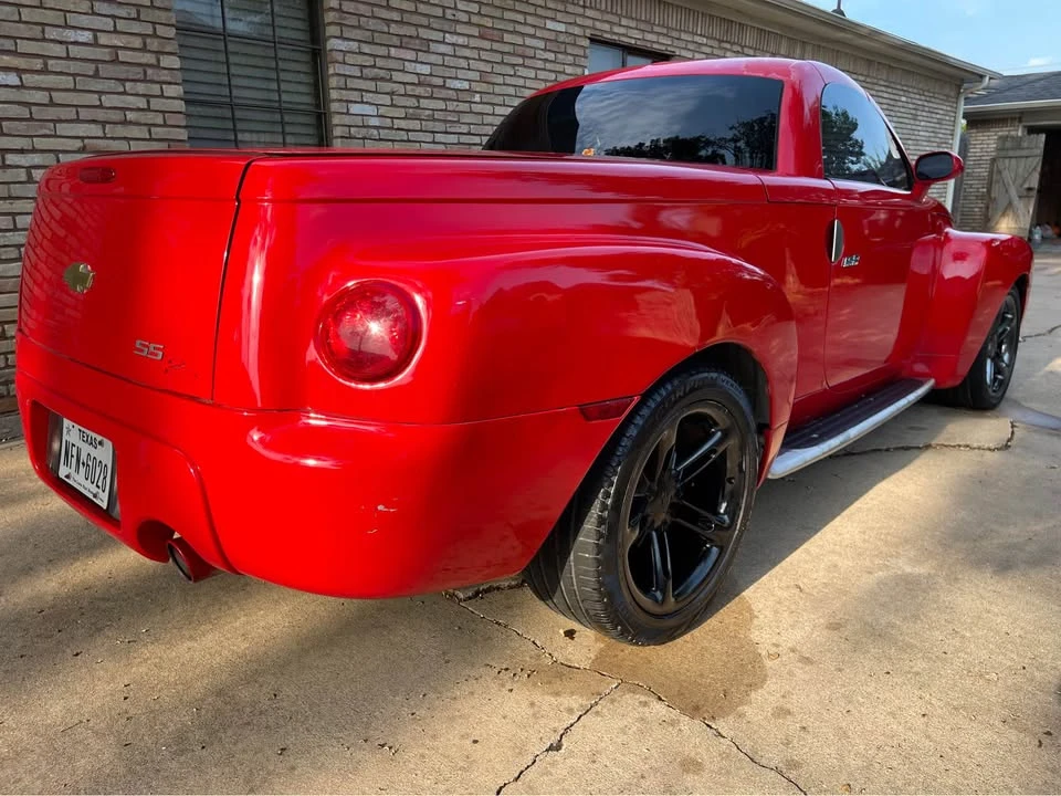 2004 Chevrolet SSR - Image 2 of 10