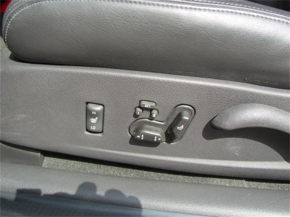 2004 Chevrolet SSR - Image 8 of 21