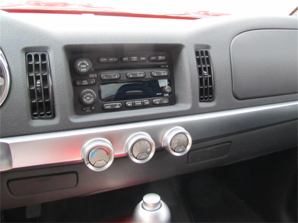 2004 Chevrolet SSR - Image 9 of 21