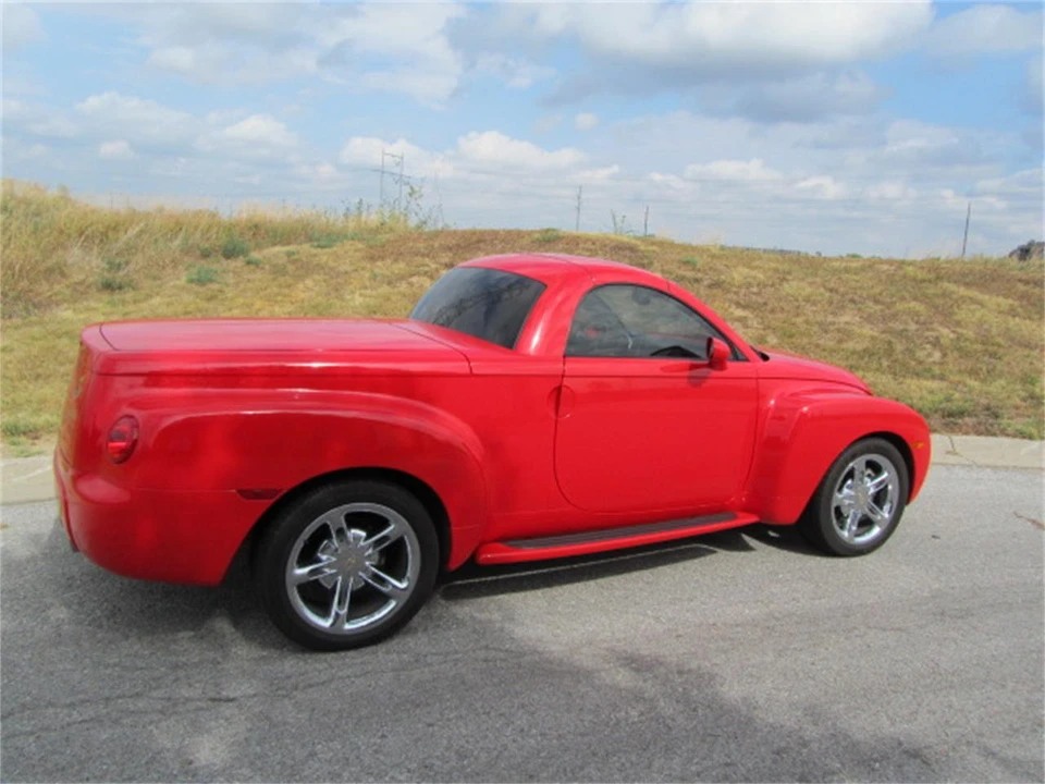 2004 Chevrolet SSR - Image 14 of 21