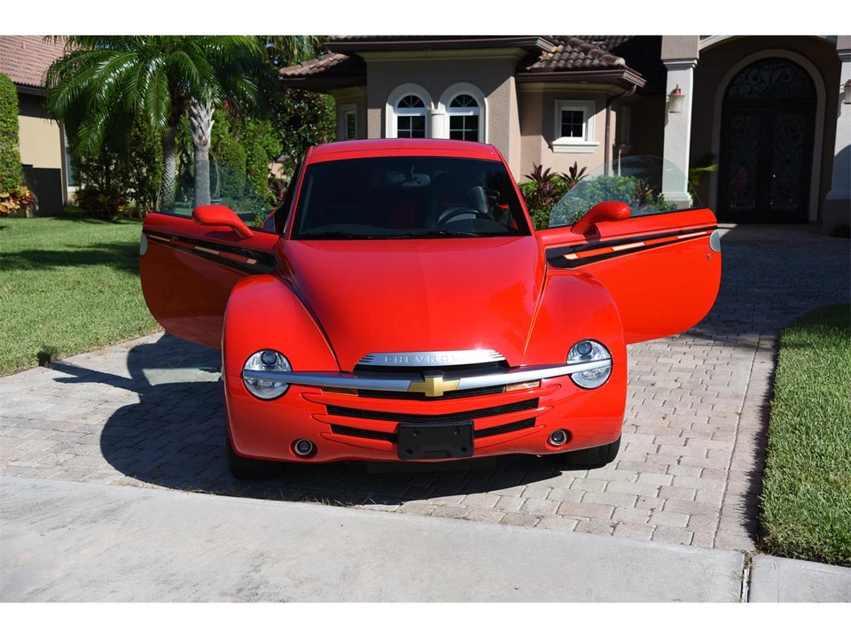 2004 Chevrolet SSR - Image 7 of 31