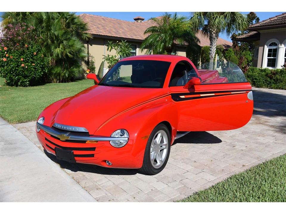 2004 Chevrolet SSR - Image 5 of 31