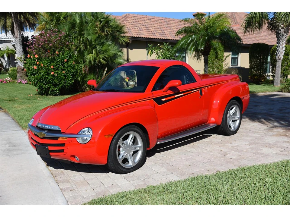 2004 Chevrolet SSR - Image 2 of 31