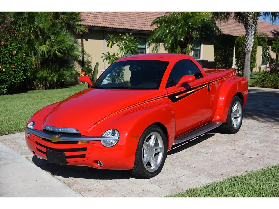 2004 Chevrolet SSR - Image 3 of 31