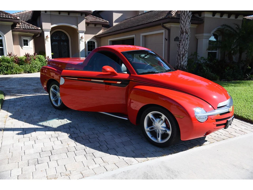 2004 Chevrolet SSR - Image 9 of 31