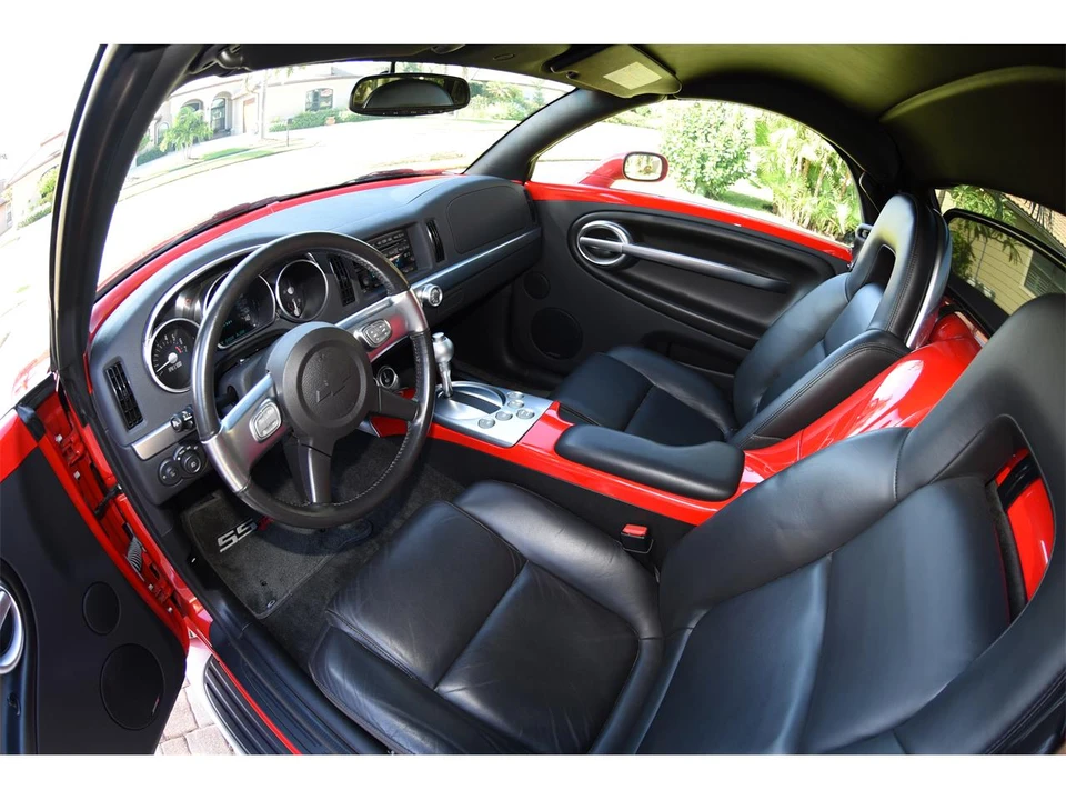 2004 Chevrolet SSR - Image 20 of 31