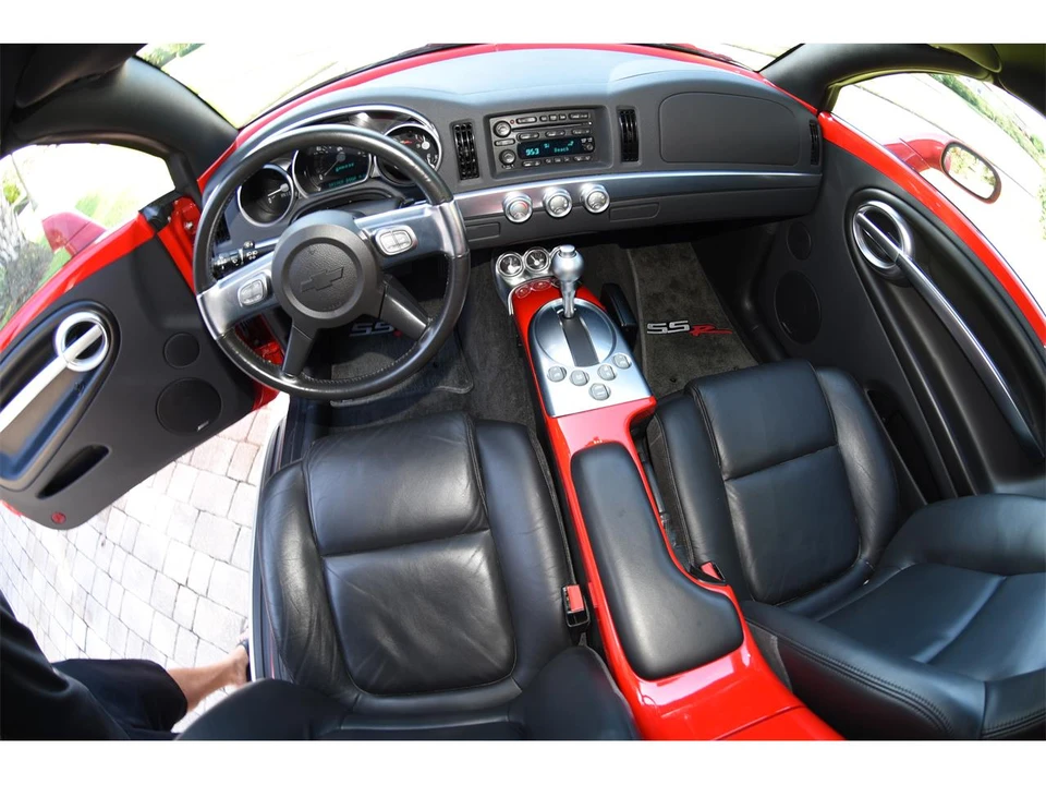 2004 Chevrolet SSR - Image 21 of 31