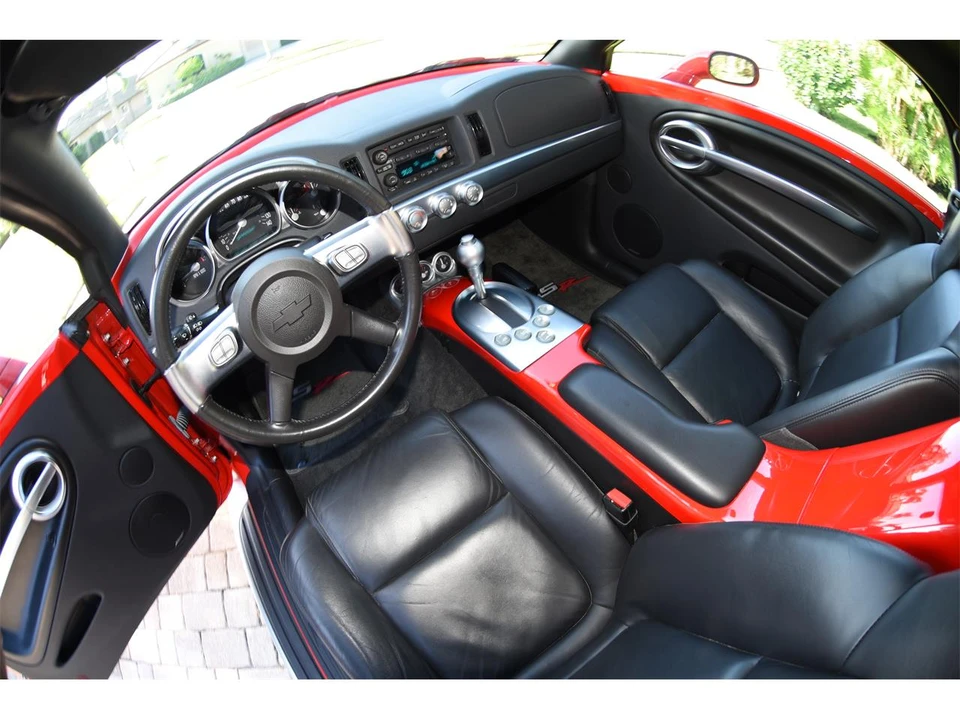2004 Chevrolet SSR - Image 24 of 31