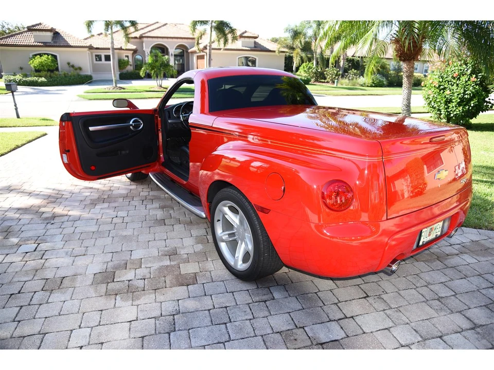 2004 Chevrolet SSR - Image 15 of 31