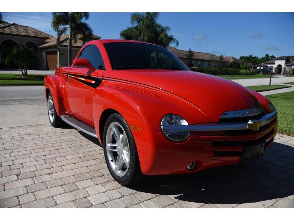 2004 Chevrolet SSR - Image 8 of 31