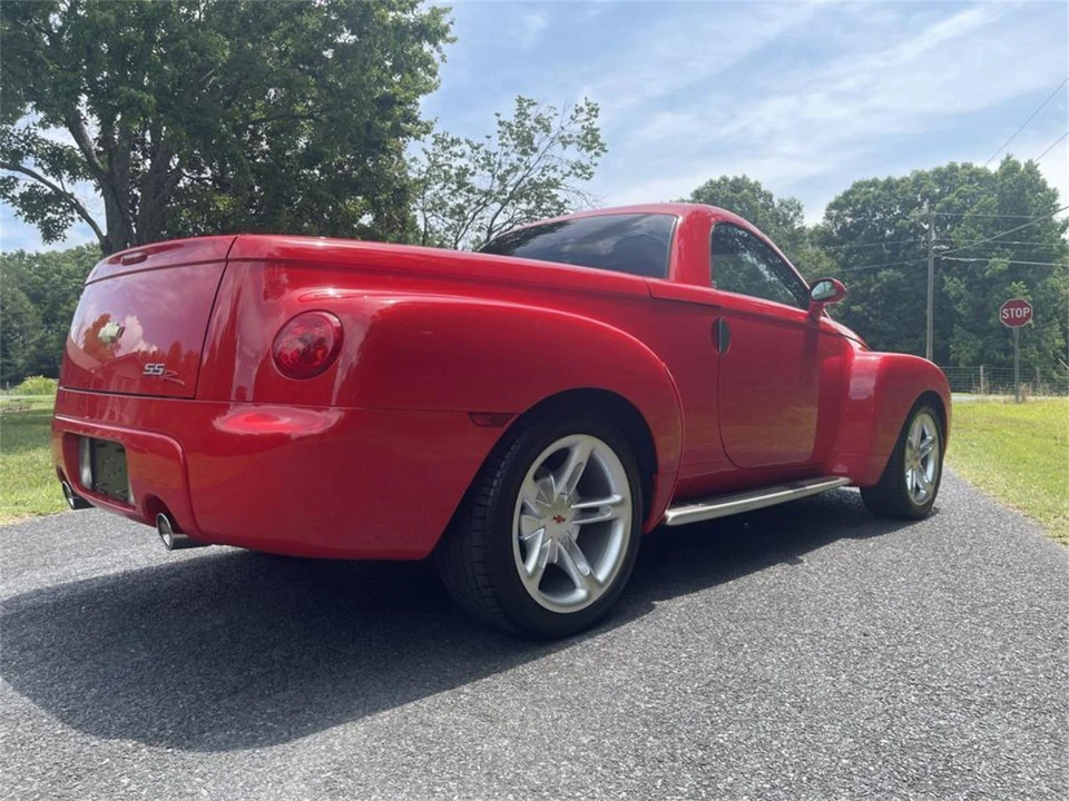 2004 Chevrolet SSR - Image 4 of 7