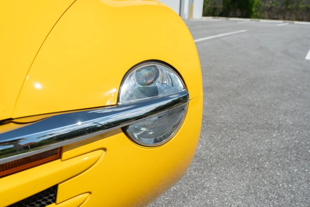 2004 Chevrolet SSR - Image 10 of 31