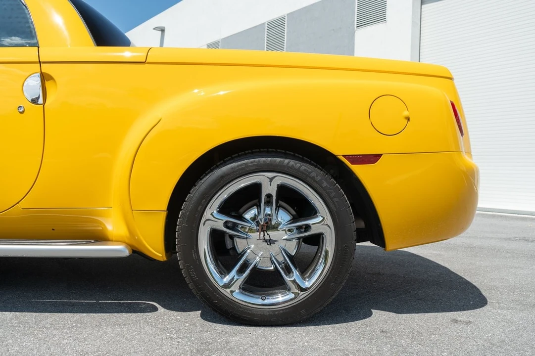 2004 Chevrolet SSR - Image 23 of 31