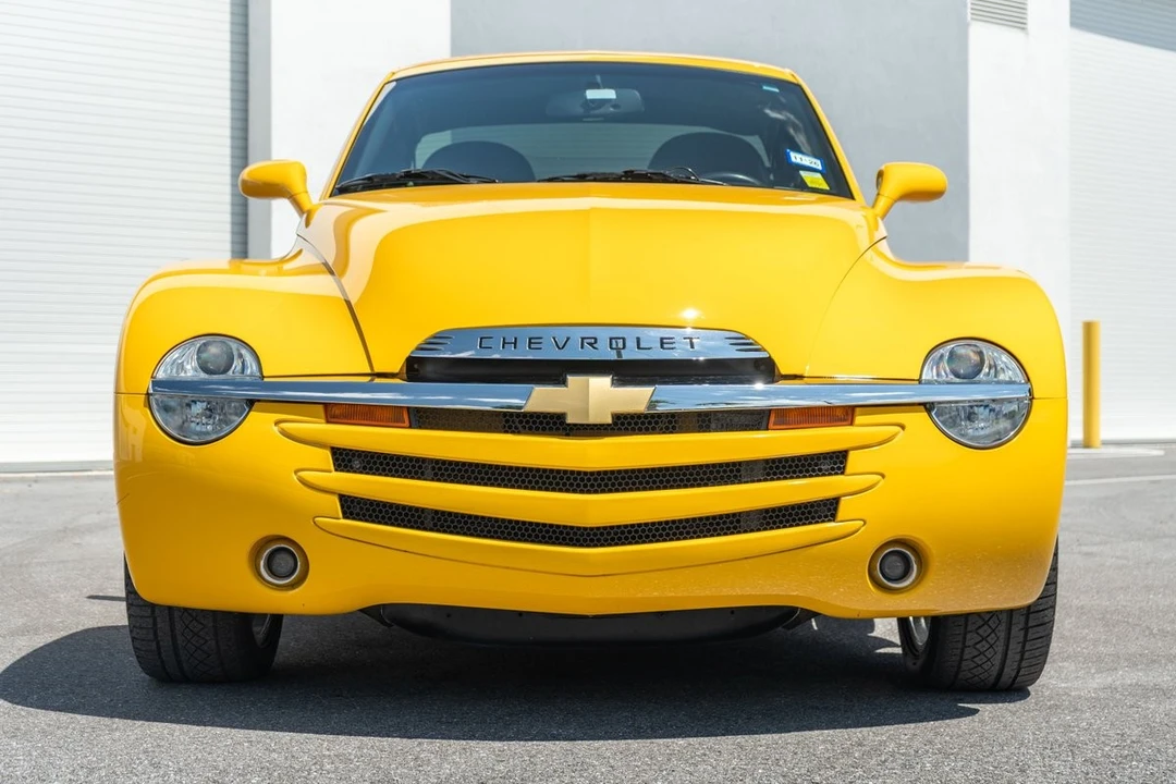 2004 Chevrolet SSR - Image 3 of 31