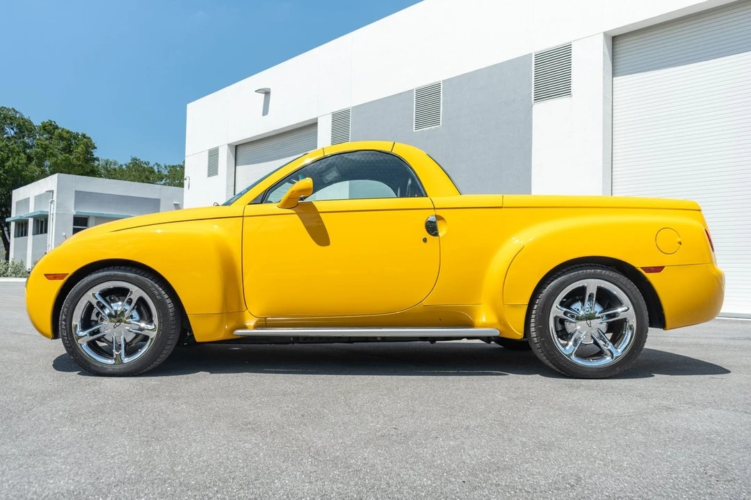 2004 Chevrolet SSR - Image 14 of 31
