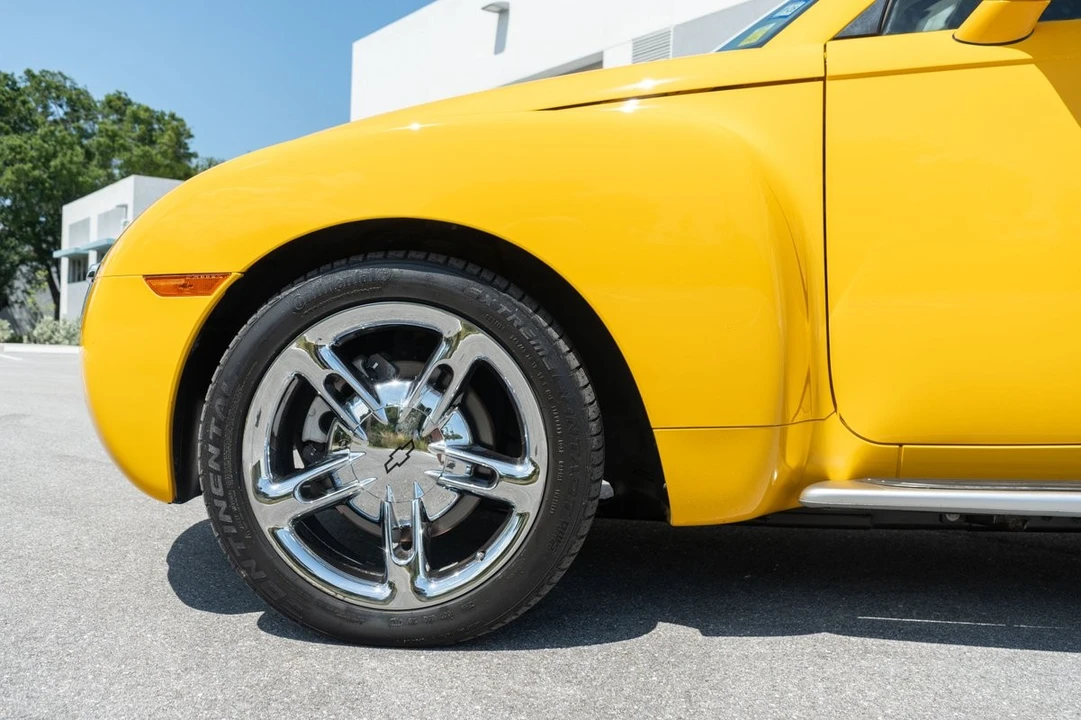 2004 Chevrolet SSR - Image 15 of 31