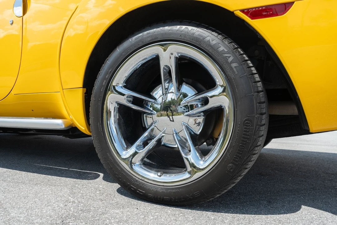 2004 Chevrolet SSR - Image 24 of 31