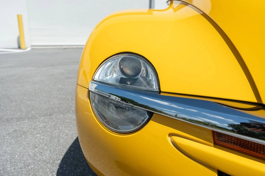 2004 Chevrolet SSR - Image 11 of 31