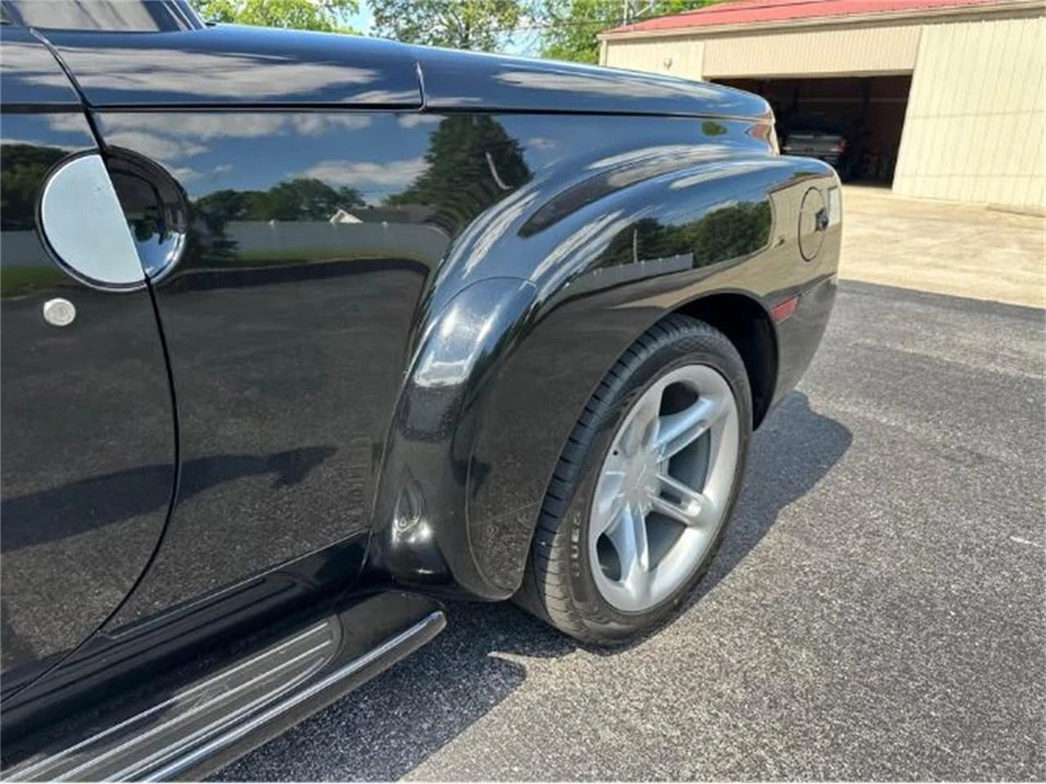2004 Chevrolet SSR - Image 3 of 20