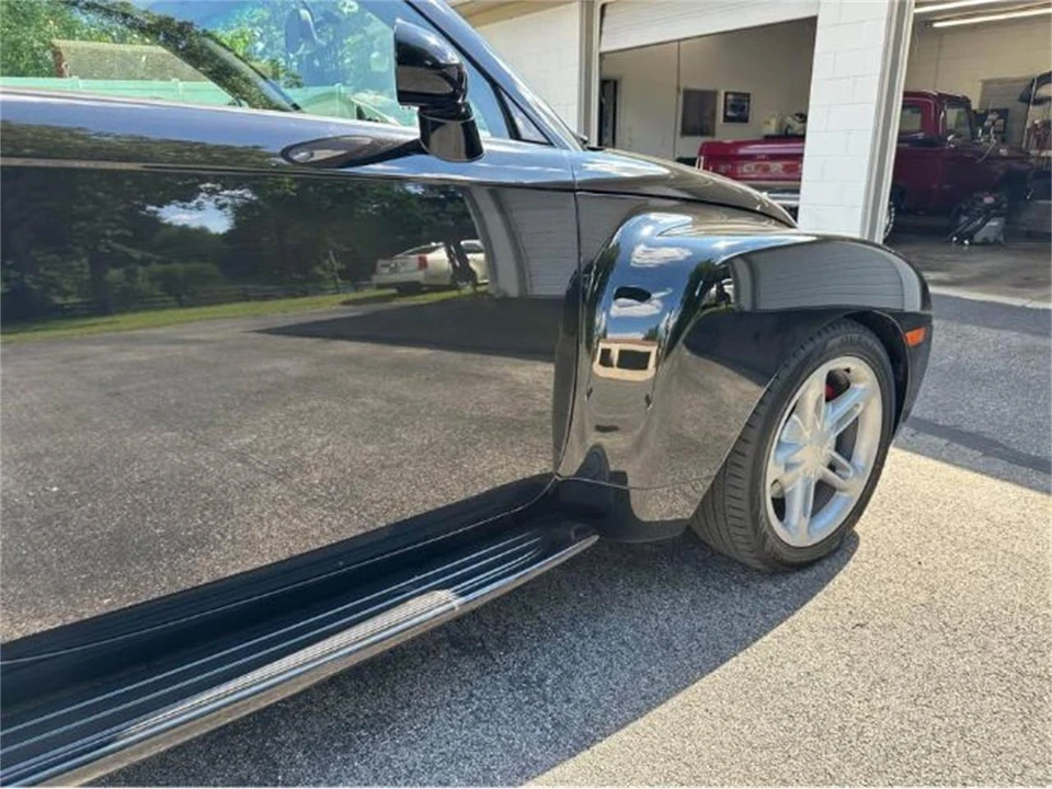 2004 Chevrolet SSR - Image 2 of 20