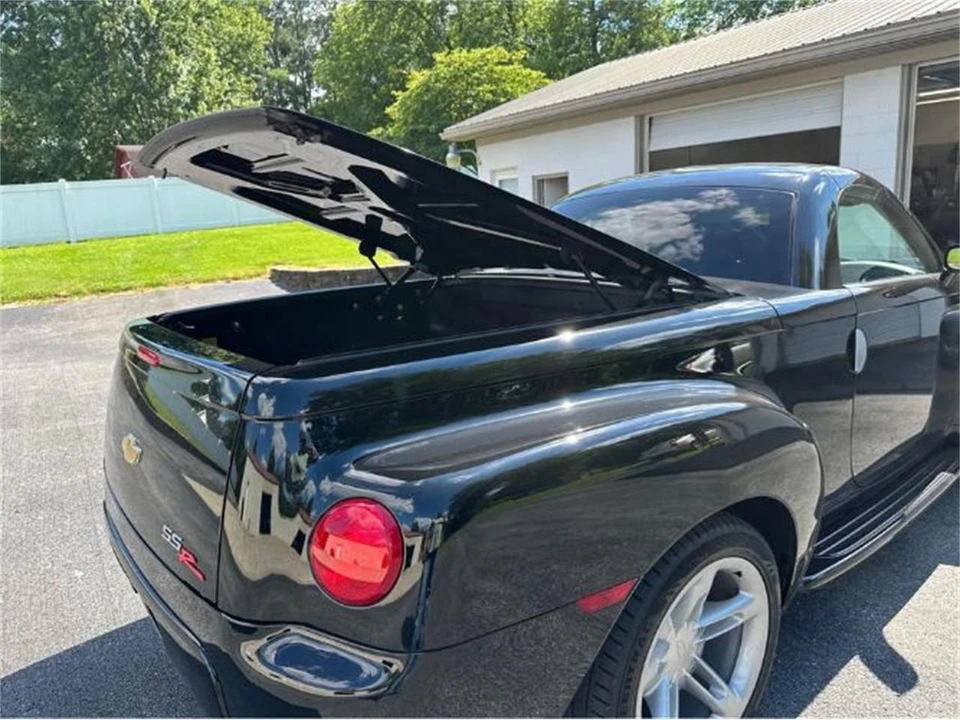 2004 Chevrolet SSR - Image 11 of 20