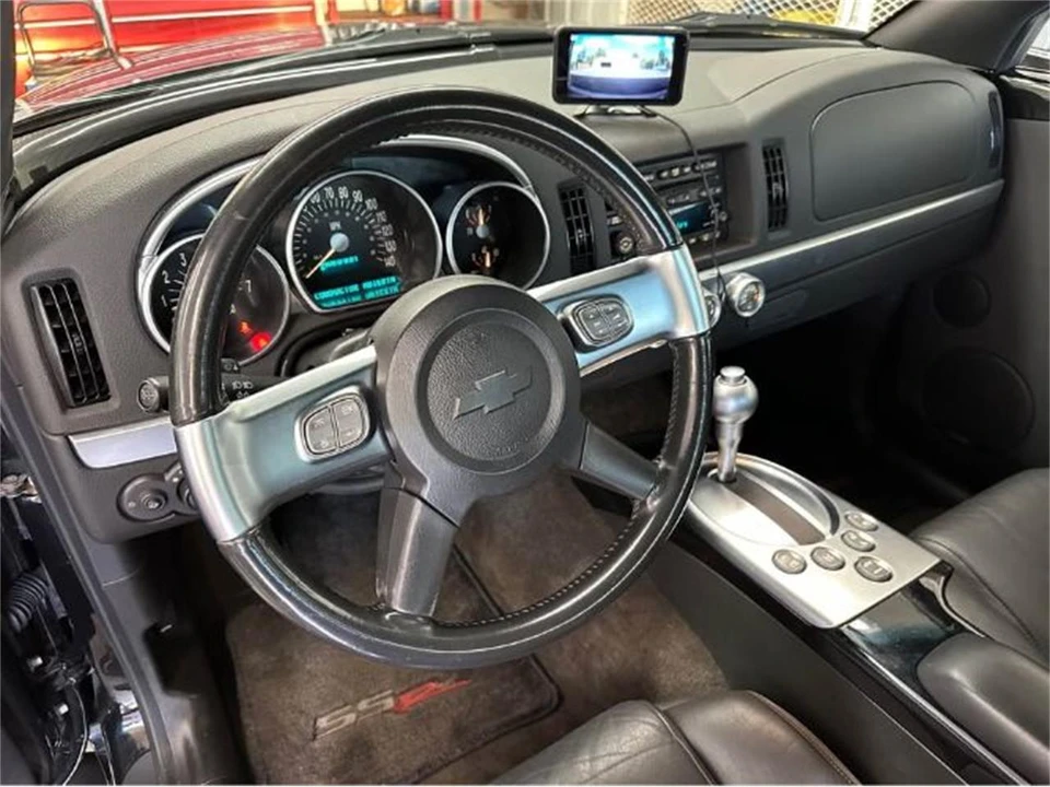 2004 Chevrolet SSR - Image 9 of 20