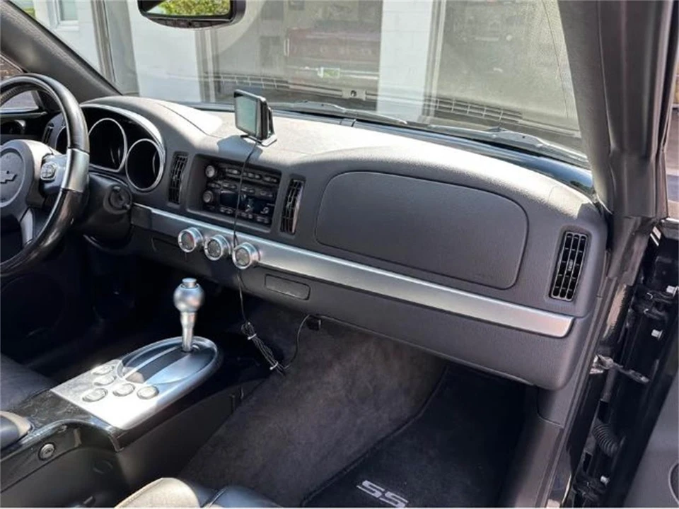 2004 Chevrolet SSR - Image 6 of 20