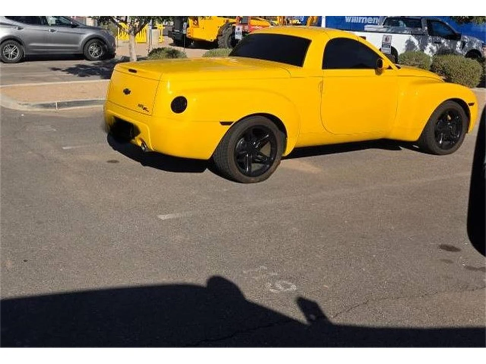 2004 Chevrolet SSR - Image 4 of 7