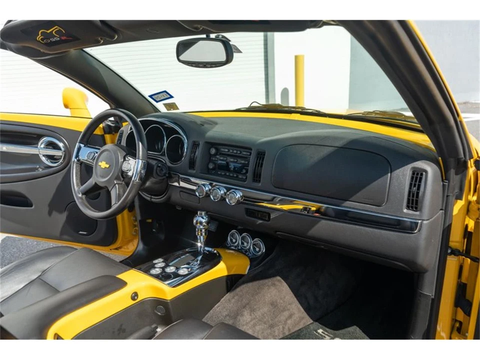 2004 Chevrolet SSR - Image 20 of 31