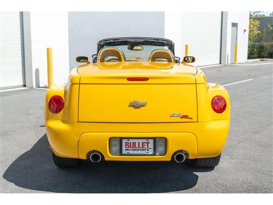 2004 Chevrolet SSR - Image 15 of 31