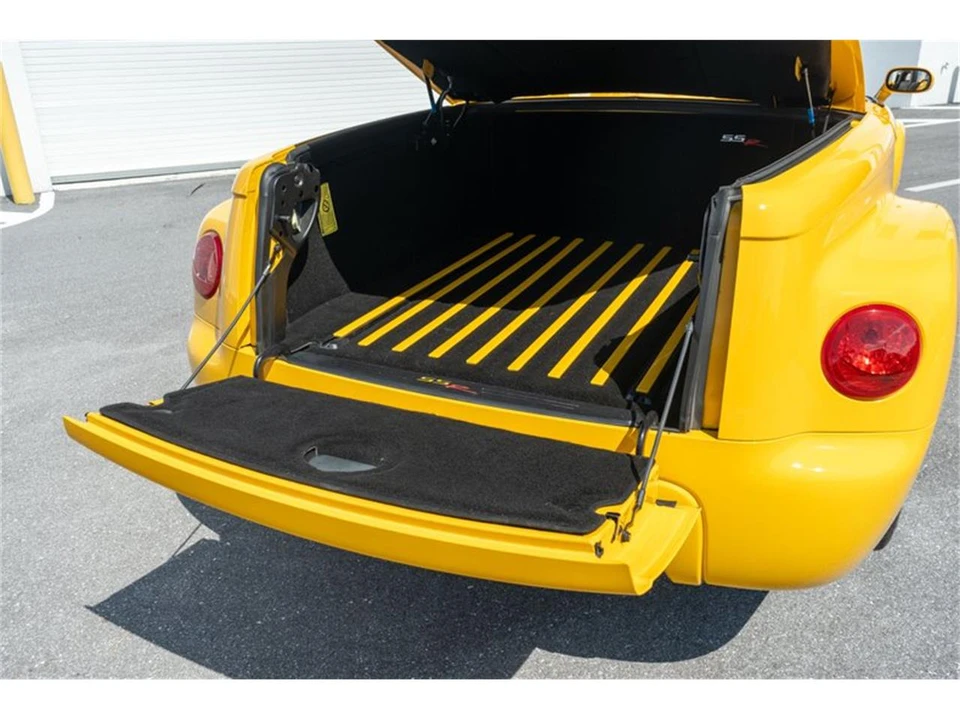 2004 Chevrolet SSR - Image 17 of 31
