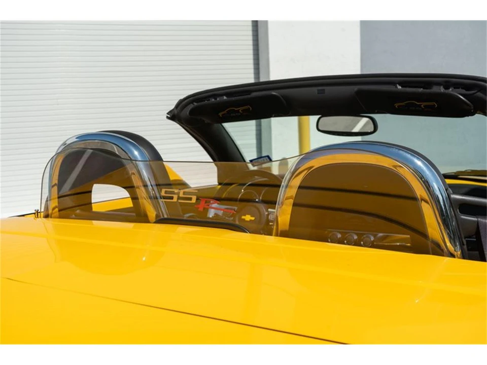 2004 Chevrolet SSR - Image 16 of 31