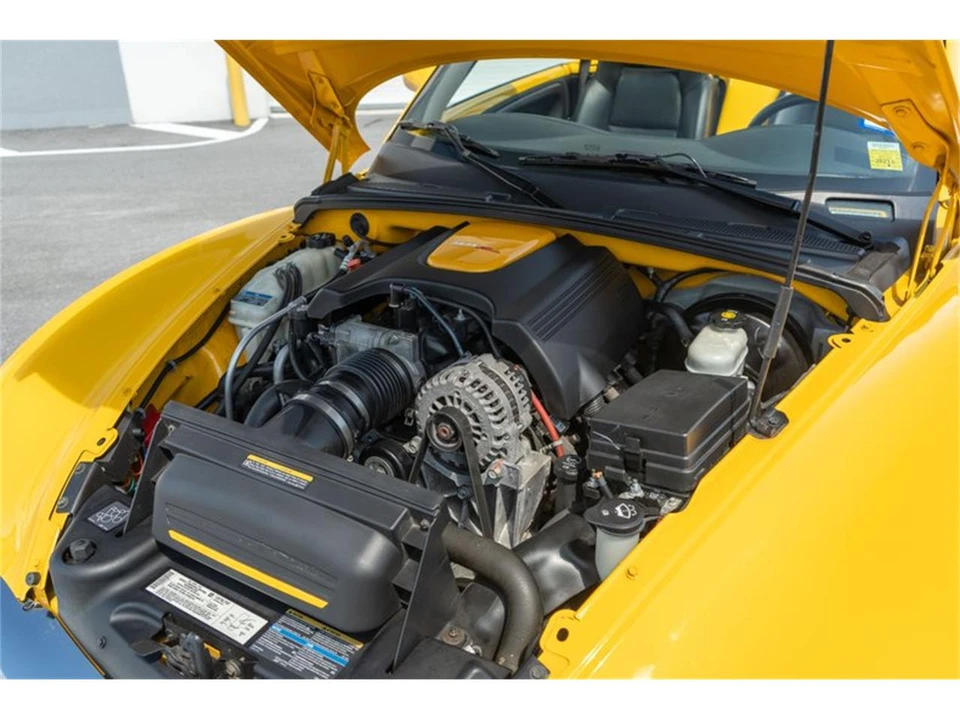 2004 Chevrolet SSR - Image 9 of 31