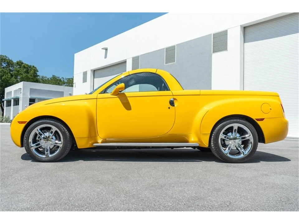 2004 Chevrolet SSR - Image 4 of 31