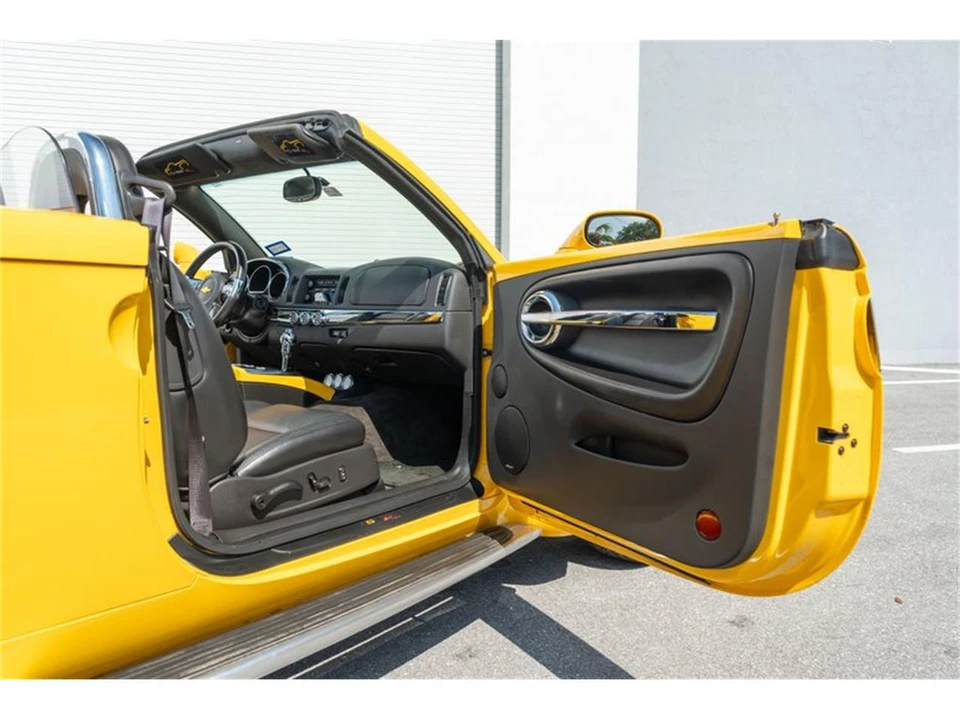 2004 Chevrolet SSR - Image 21 of 31