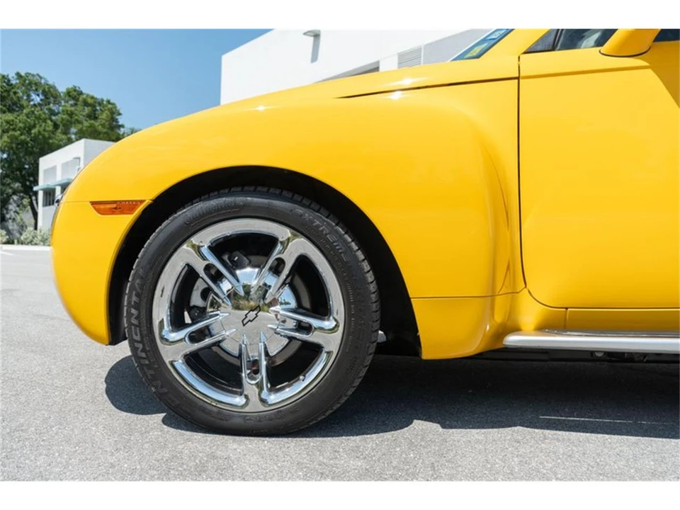 2004 Chevrolet SSR - Image 5 of 31