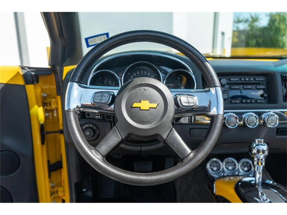 2004 Chevrolet SSR - Image 24 of 31