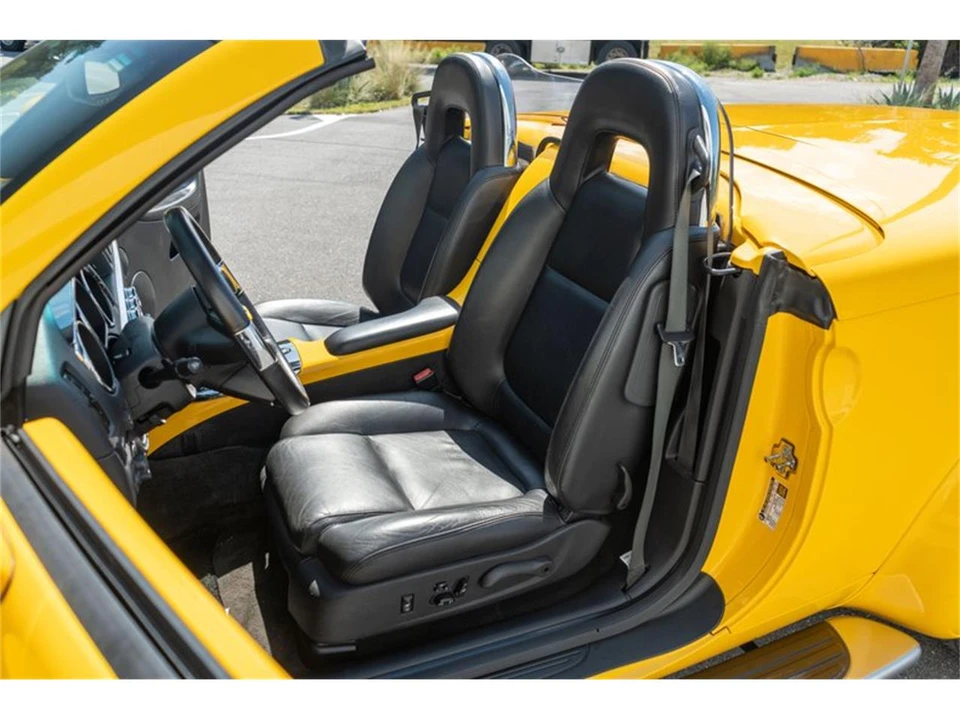 2004 Chevrolet SSR - Image 23 of 31