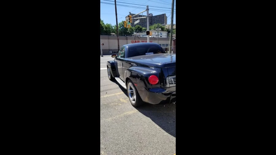 2004 Chevrolet SSR - Image 2 of 6