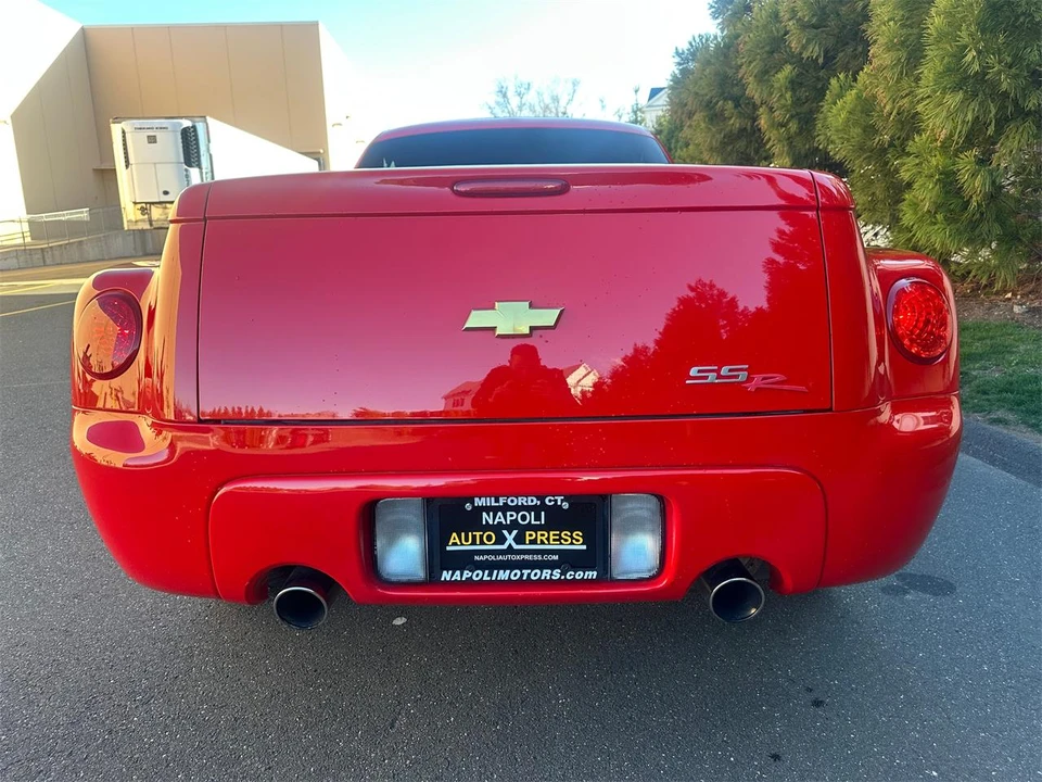 2004 Chevrolet SSR - Image 23 of 31