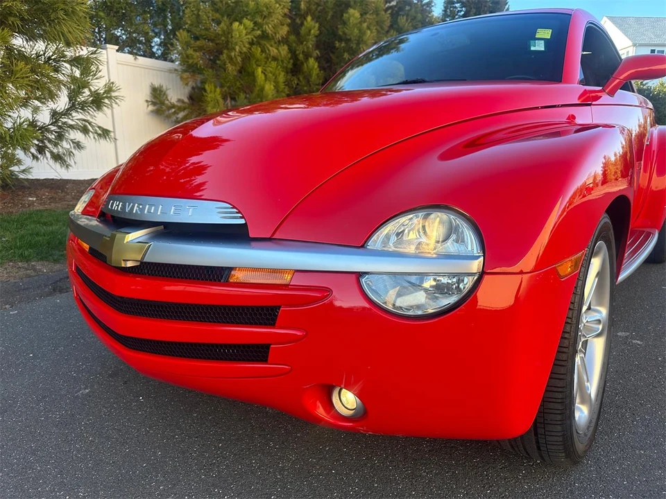 2004 Chevrolet SSR - Image 9 of 31