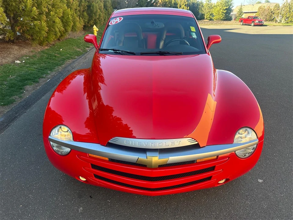 2004 Chevrolet SSR - Image 12 of 31