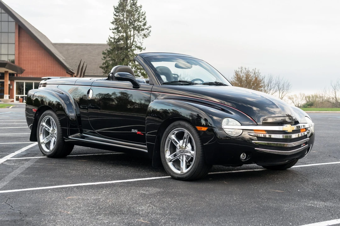2004 Chevrolet SSR - Image 2 of 21