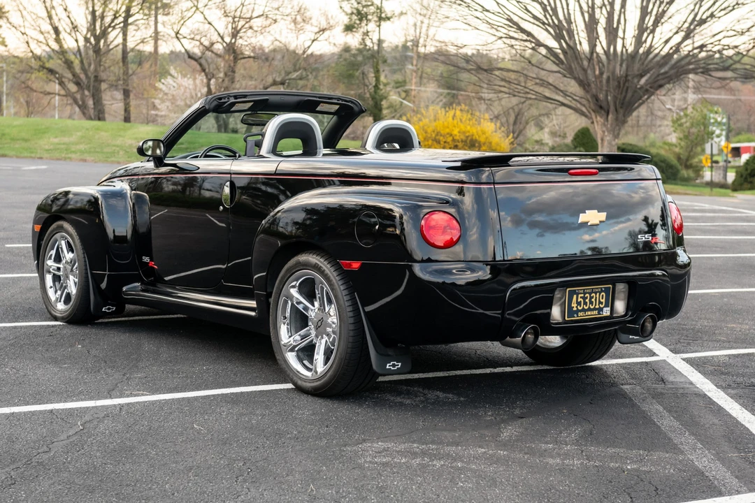 2004 Chevrolet SSR - Image 6 of 21