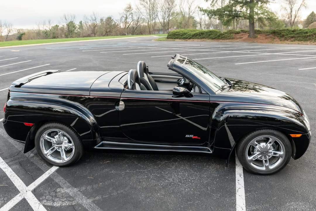 2004 Chevrolet SSR - Image 10 of 21