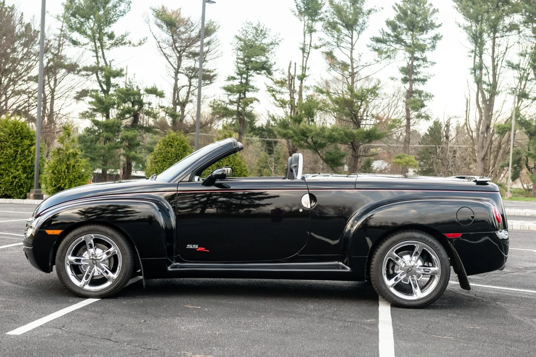 2004 Chevrolet SSR - Image 5 of 21