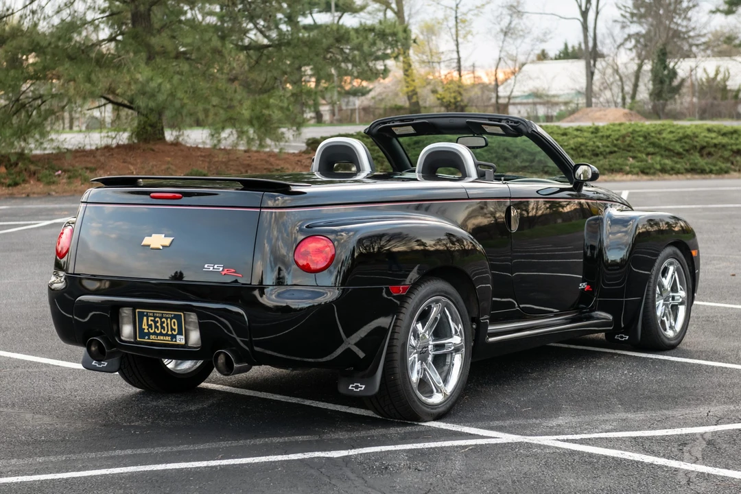 2004 Chevrolet SSR - Image 8 of 21