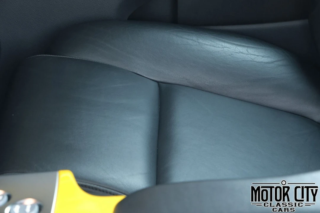 2004 Chevrolet SSR - Image 20 of 21