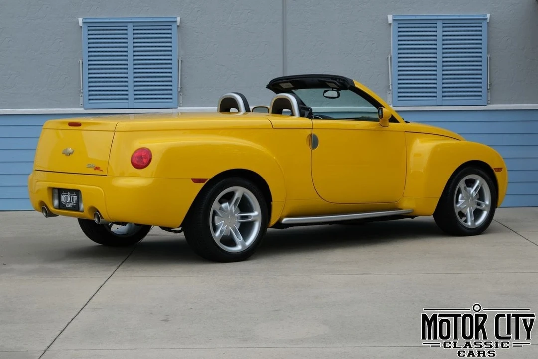 2004 Chevrolet SSR - Image 5 of 21